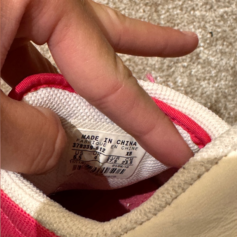 Nike shoes - Picture 3 of 4